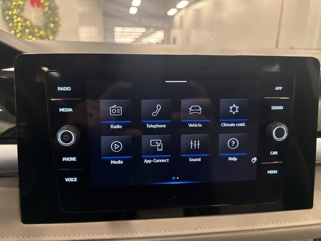 Used 2025 Volkswagen Taos SE image 24