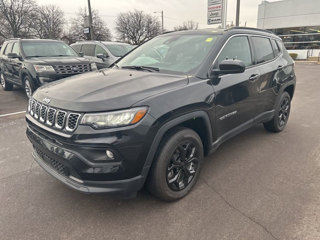 Used 2024 Jeep Compass Latitude image 1