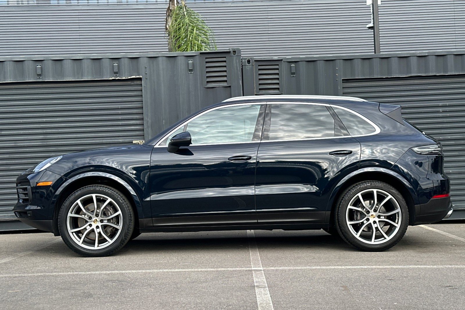 Used 2023 Porsche Cayenne image 2