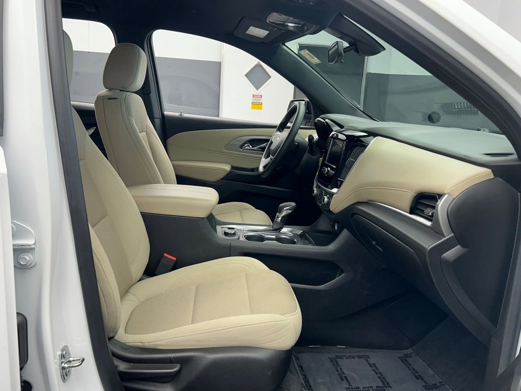 Used 2022 Chevrolet Traverse LS image 46