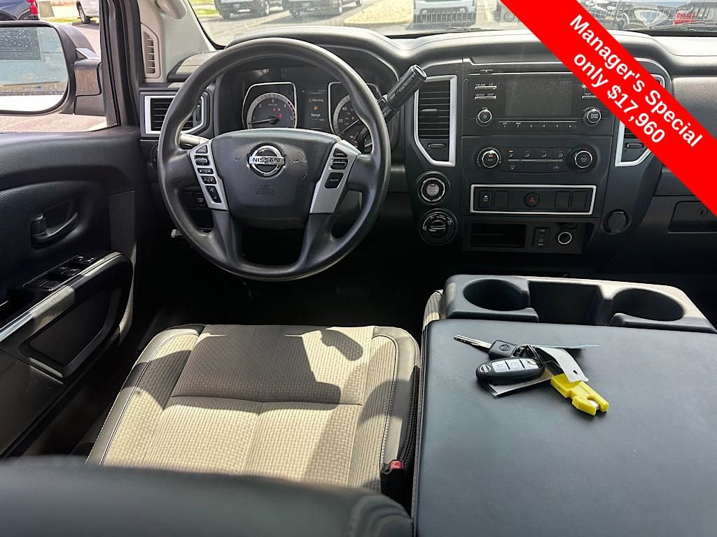 Used 2017 Nissan Titan S image 16