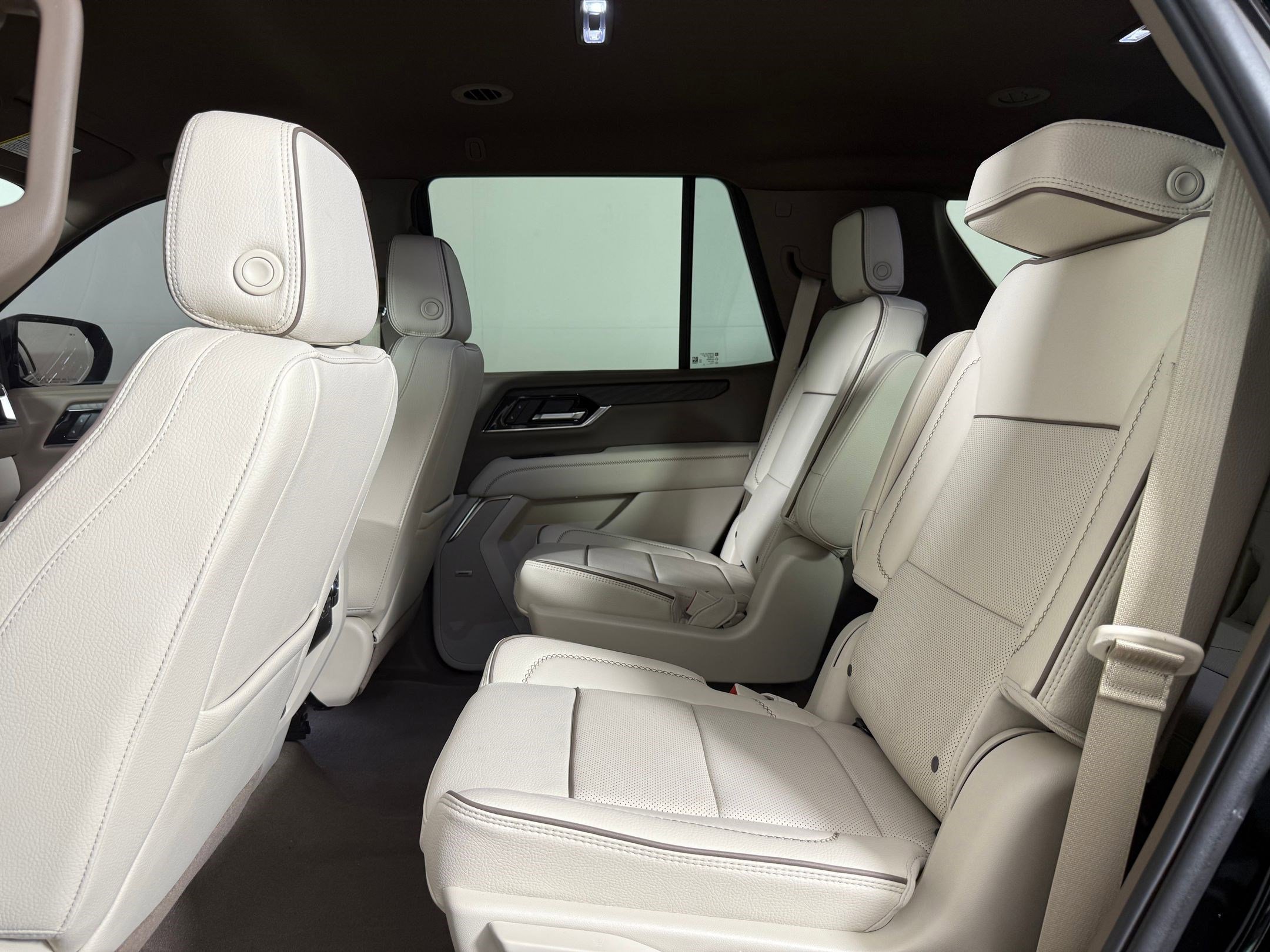 Used 2025 GMC Yukon Denali w/ LPO, Floor Liner Package image 15