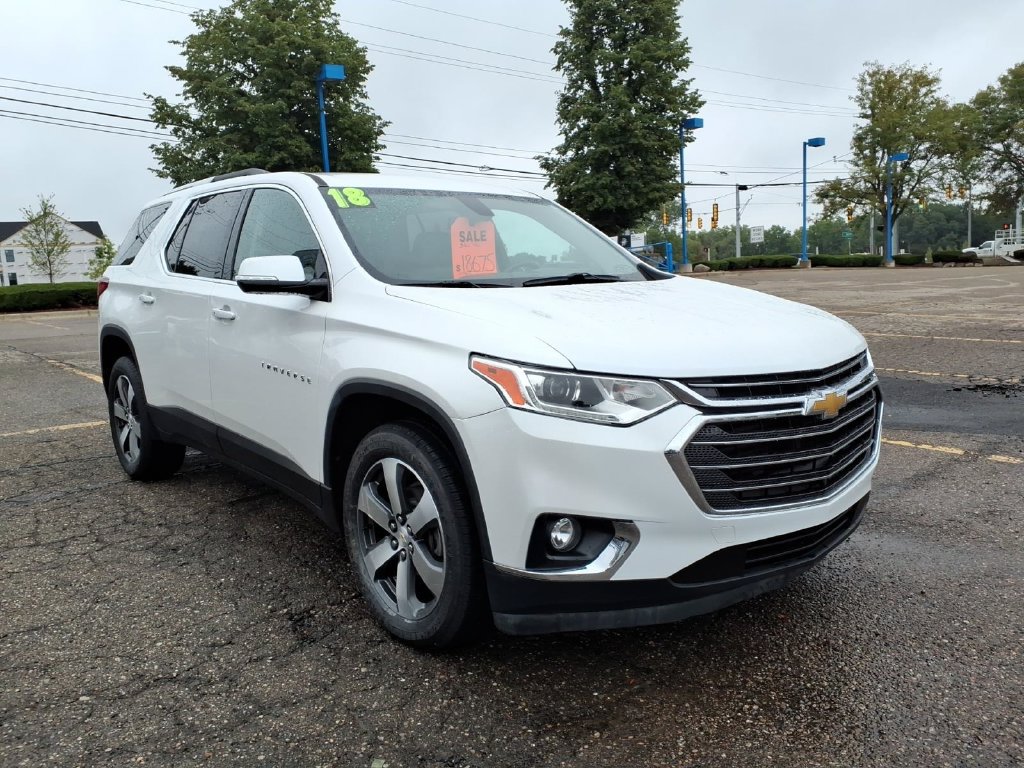 Used 2018 Chevrolet Traverse LT FWD image 3
