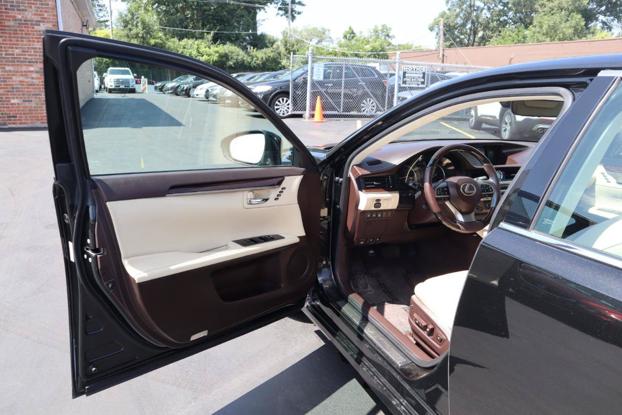 Used 2016 Lexus ES 350 w/ Ultra Luxury Package FWD image 18