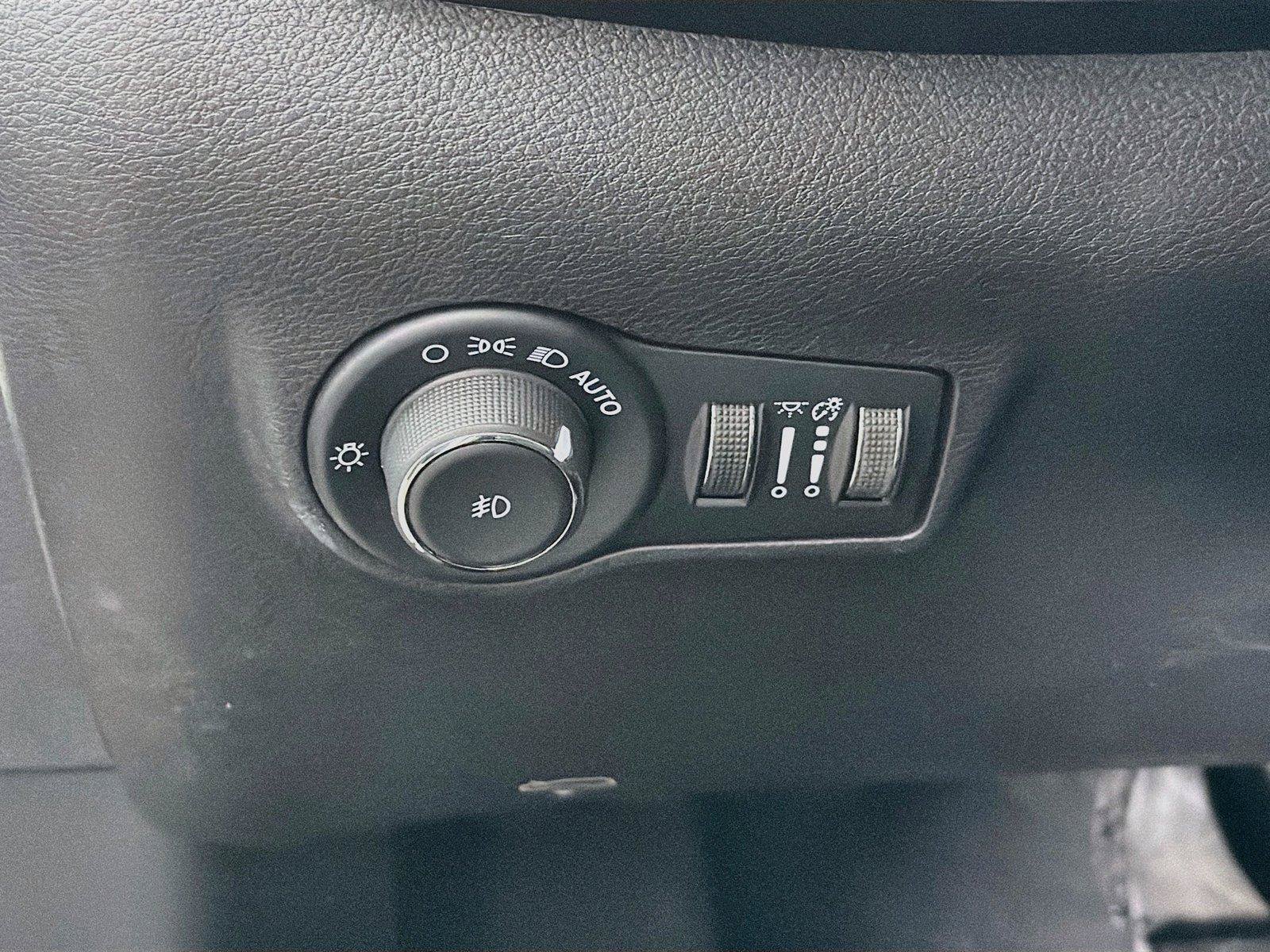 Used 2024 Jeep Compass Latitude AWD/4WD image 17