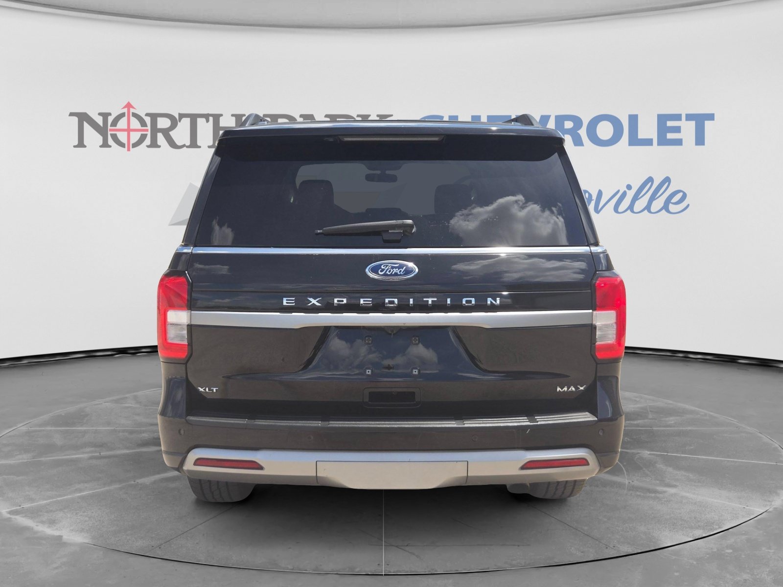 Used 2024 Ford Expedition Max XLT RWD image 4