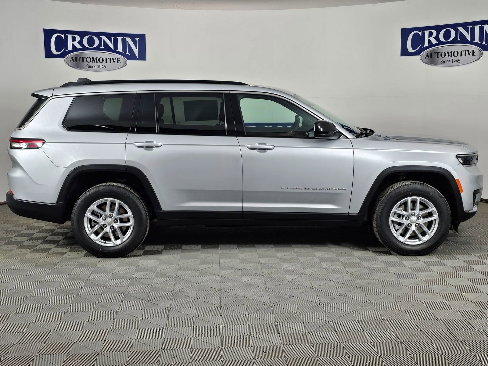 New 2025 Jeep Grand Cherokee L Altitude image 6