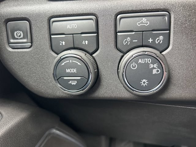 Used 2025 Chevrolet Silverado 1500 LT AWD/4WD image 10