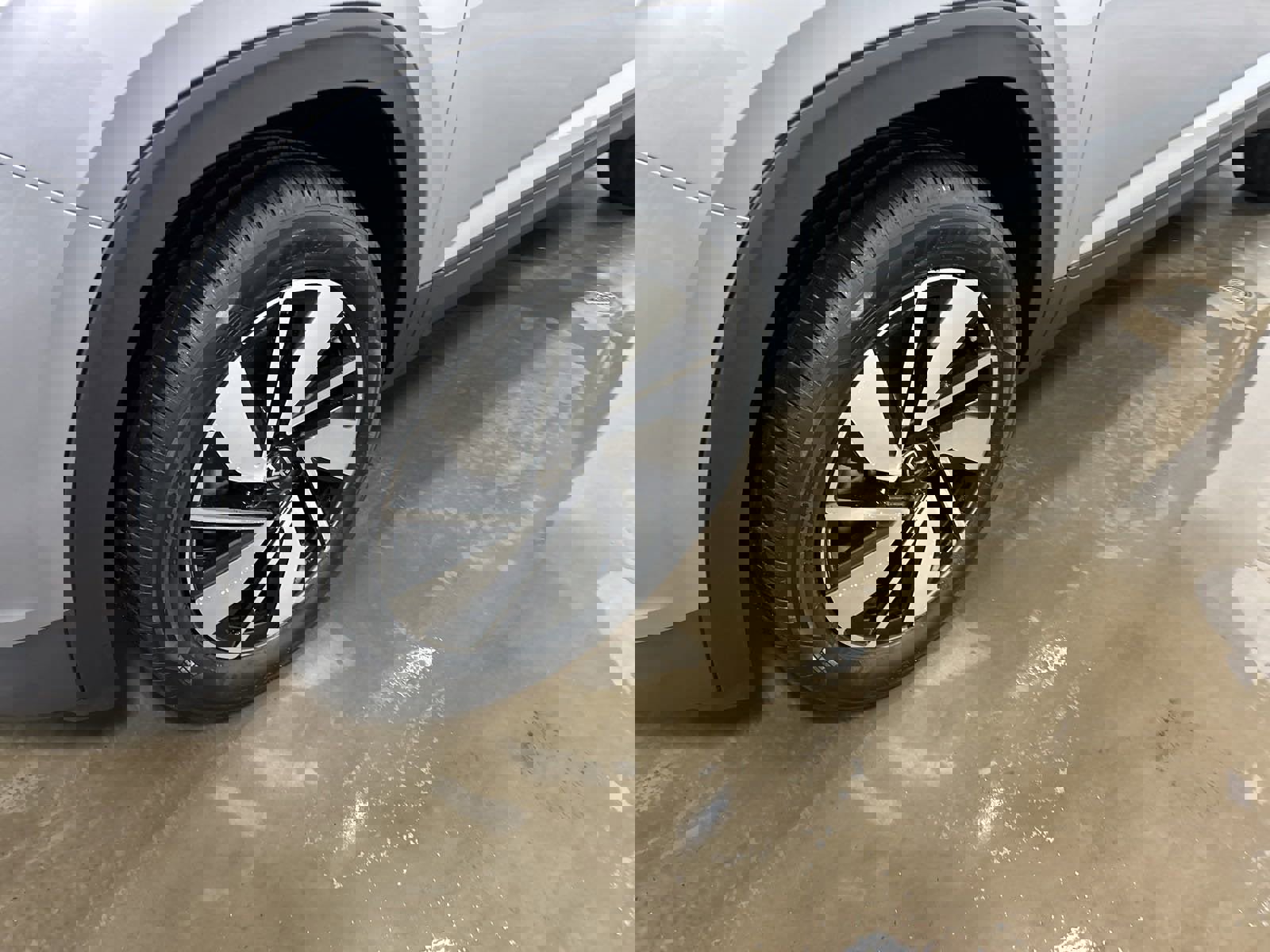 New 2025 Volkswagen Atlas SE image 9