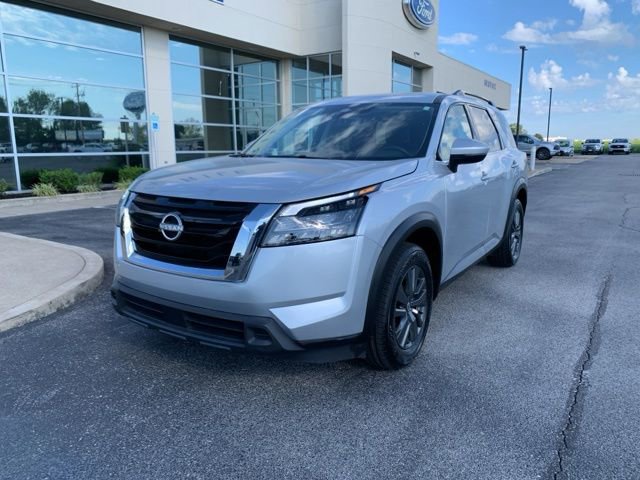 Used 2024 Nissan Pathfinder SV