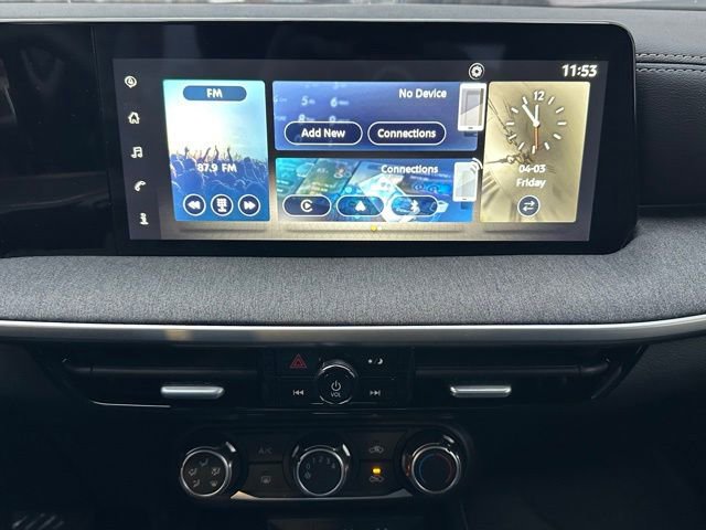 Used 2025 Nissan Kicks SV image 12