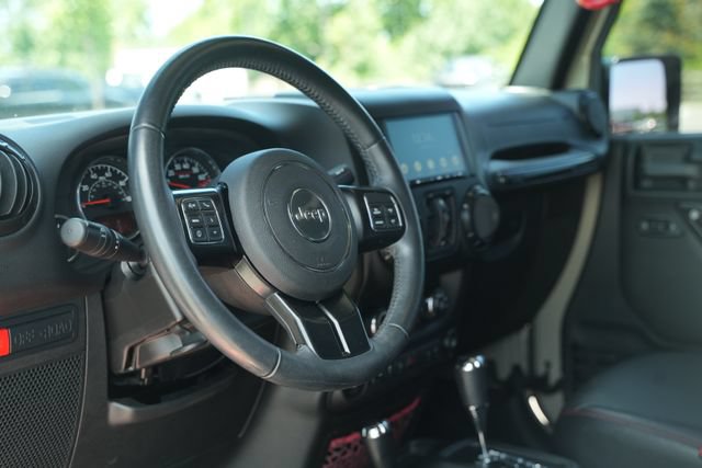 Used 2017 Jeep Wrangler Unlimited Rubicon AWD/4WD image 28