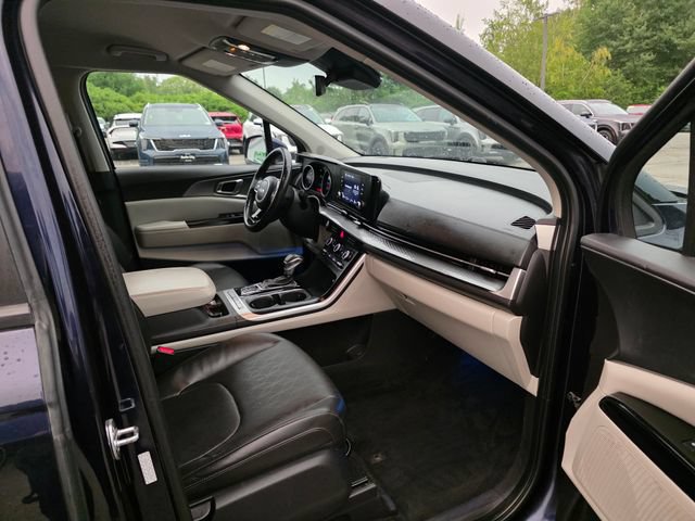 Used 2023 Kia Carnival LX FWD image 11