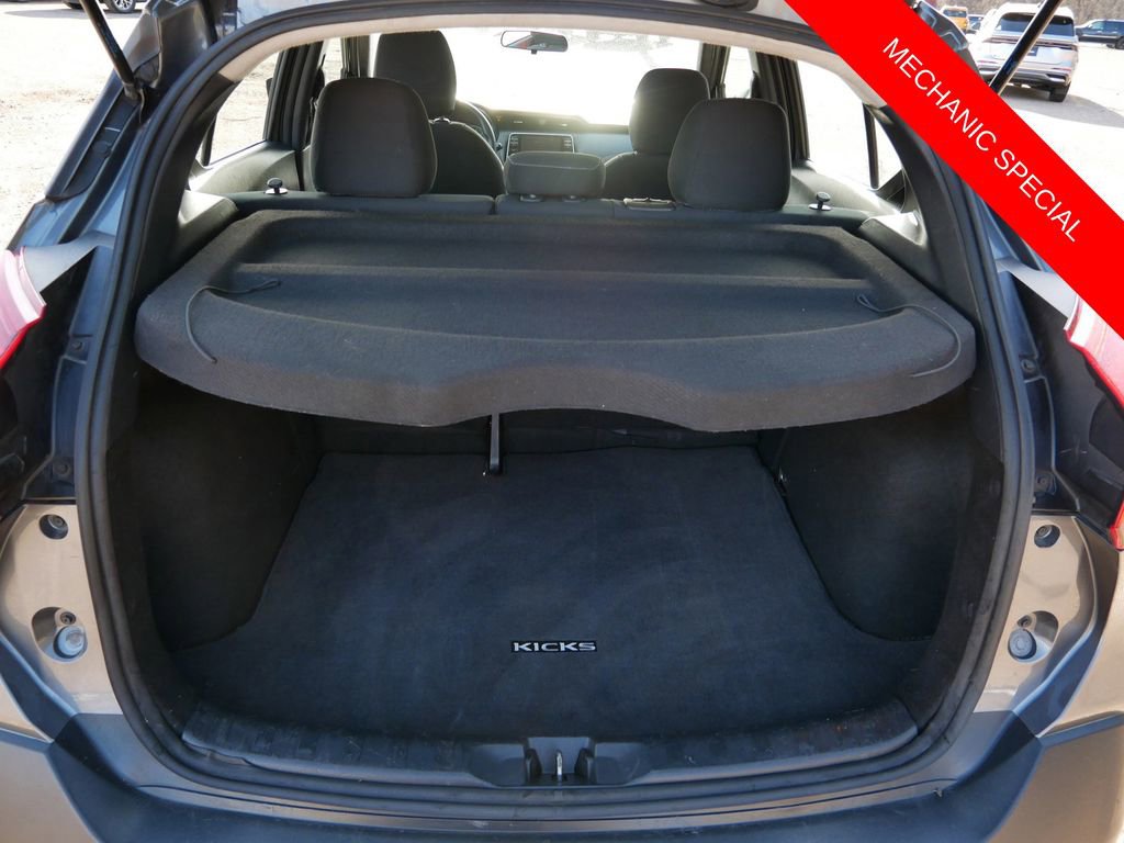 Used 2019 Nissan Kicks SV image 10