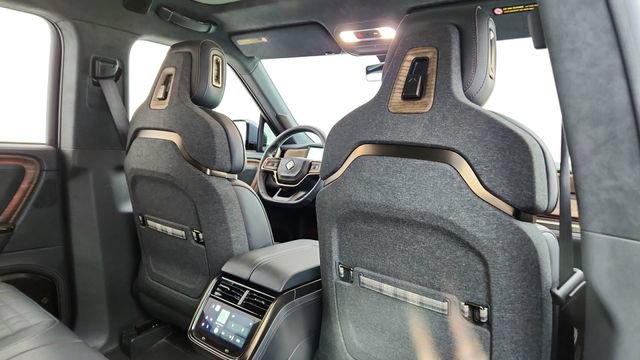 Used 2025 Rivian R1T Premium image 27