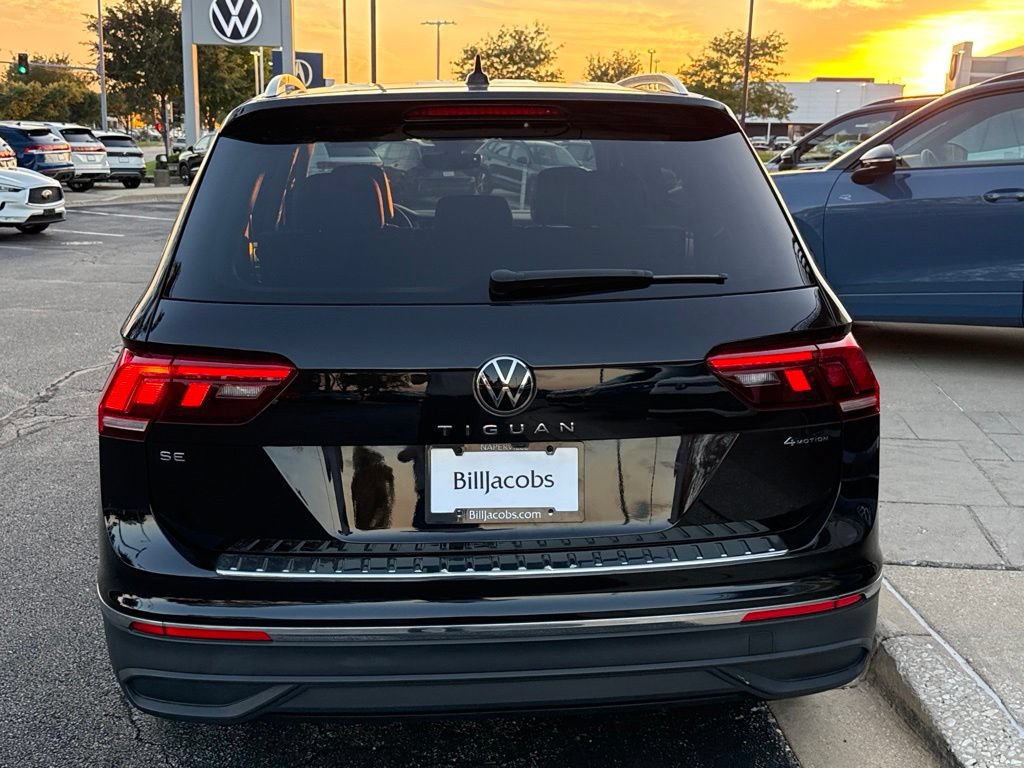 Used 2024 Volkswagen Tiguan SE w/ Panoramic Sunroof Package AWD/4WD image 5