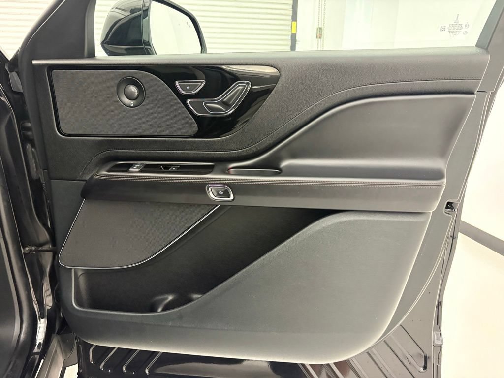 Used 2023 Lincoln Aviator Reserve RWD image 33