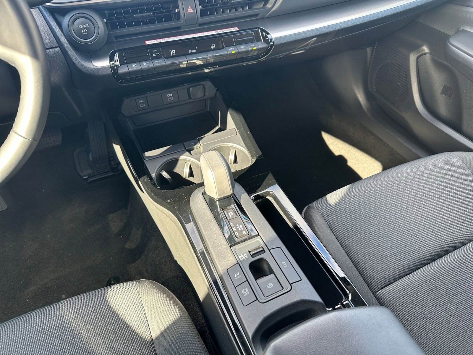 Used 2025 Toyota Prius LE image 36