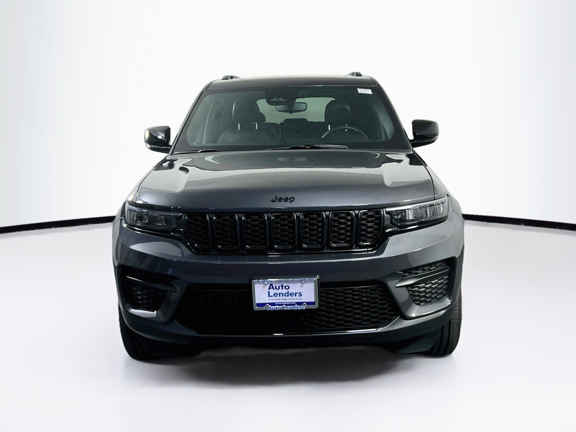Used 2023 Jeep Grand Cherokee Altitude AWD/4WD image 2