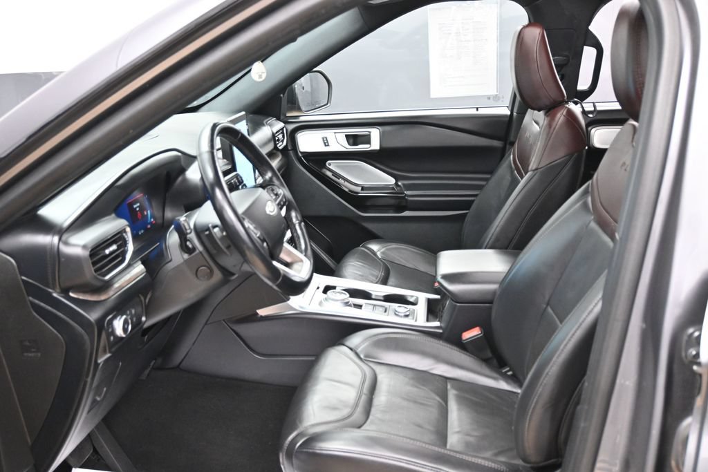 Used 2021 Ford Explorer Platinum w/ Premium Technology Package AWD/4WD image 16