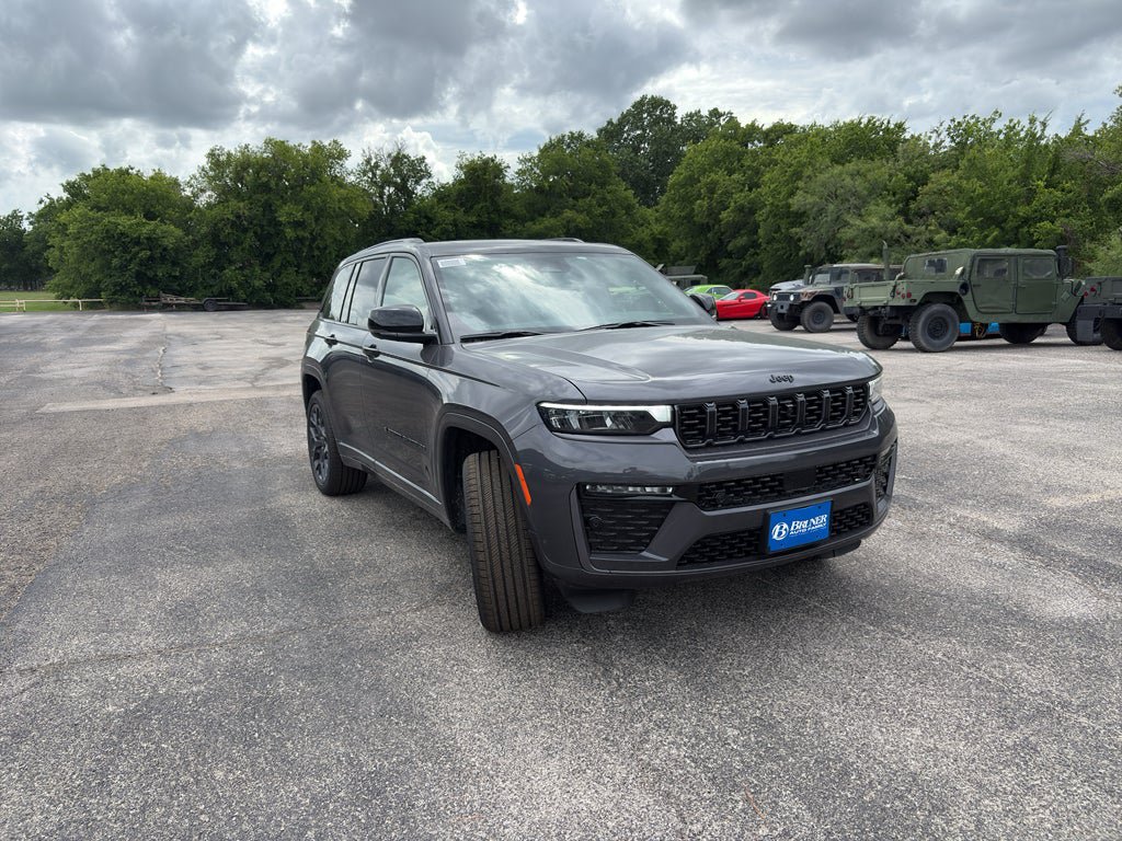 New 2026 Jeep Grand Cherokee Summit w/ Obsidian Package AWD/4WD image 3