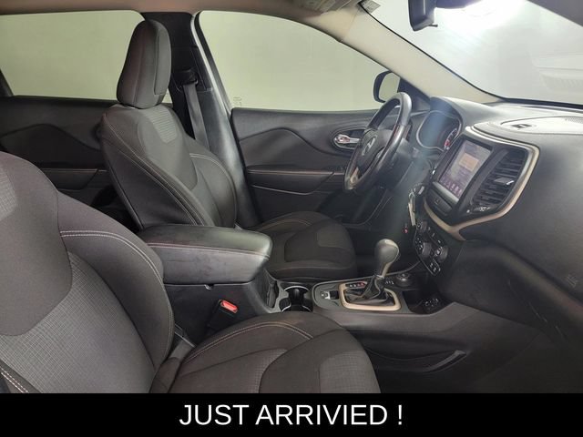 Used 2016 Jeep Cherokee Latitude AWD/4WD image 18