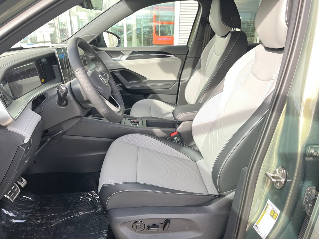 New 2026 Volkswagen Tiguan SE R-Line image 17