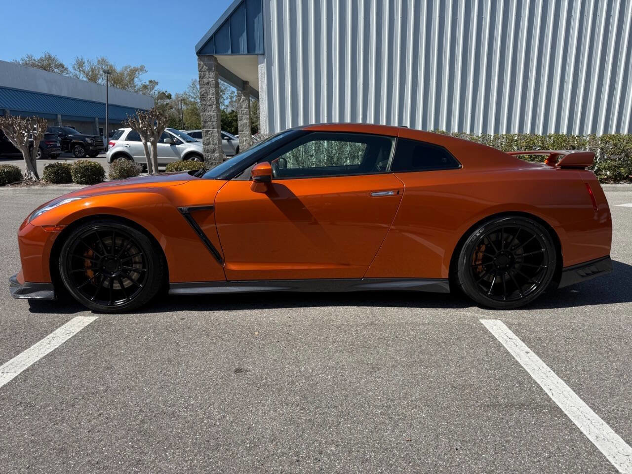 Used 2017 Nissan GT-R Premium AWD/4WD image 3