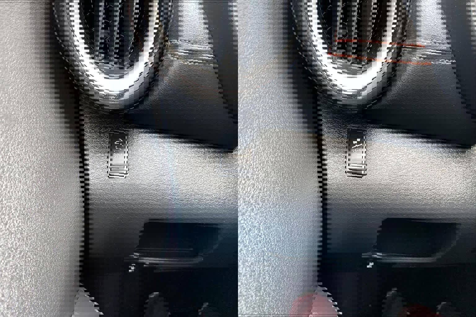 Used 2019 Nissan Kicks SR w/ SR Premium Package image 13