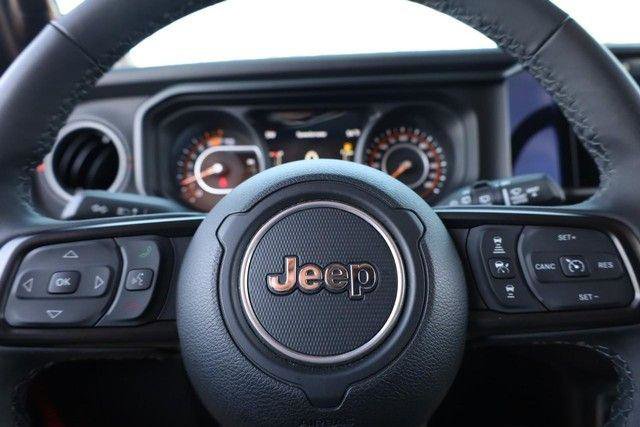 Used 2025 Jeep Wrangler Unlimited Rubicon AWD/4WD image 9