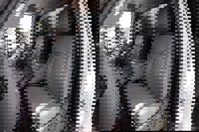 Used 2015 Ford F550 4x4 Regular Cab Super Duty image 4