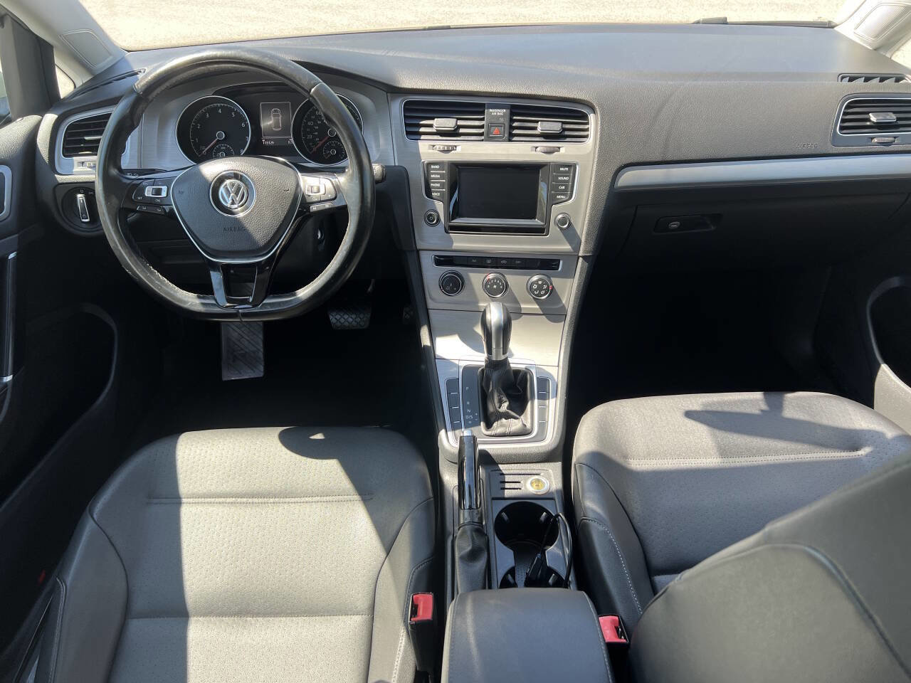 Used 2015 Volkswagen Golf SE image 14