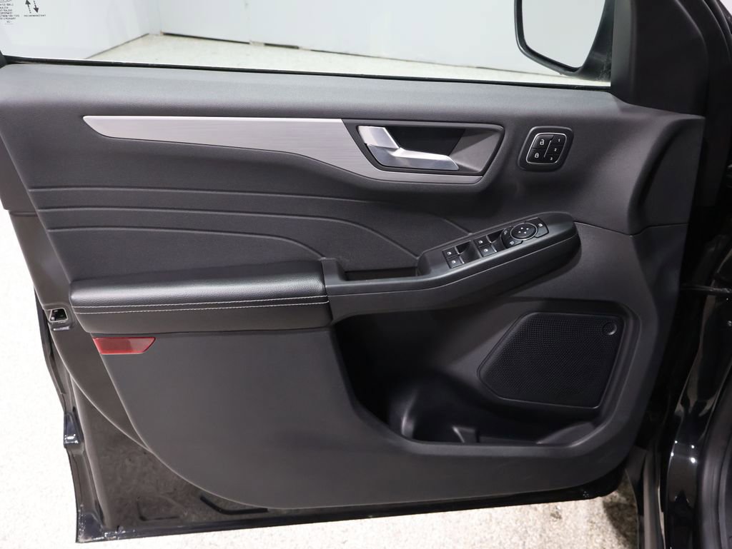 Used 2023 Ford Escape Platinum AWD/4WD image 12