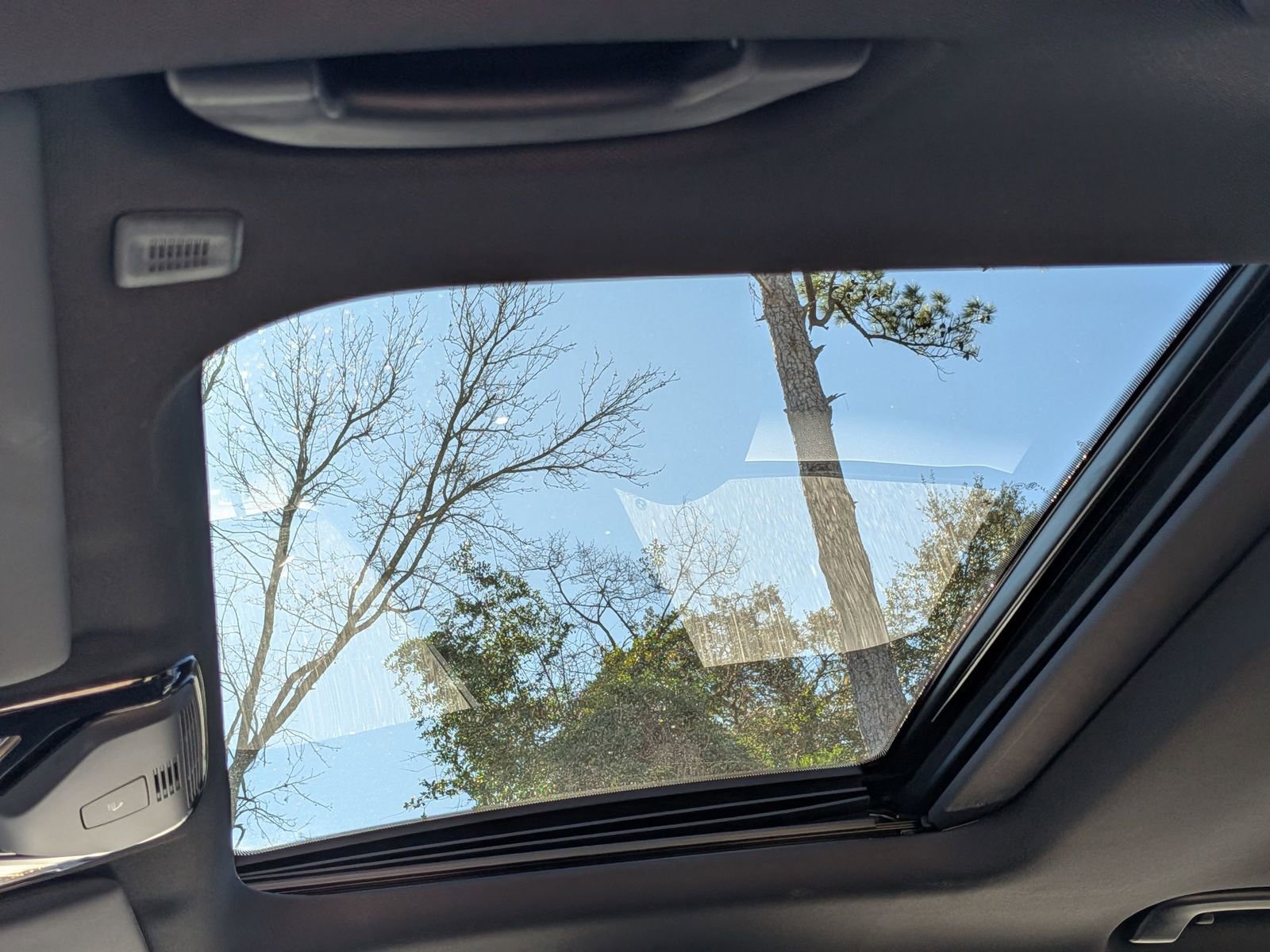 Used 2023 BMW 330i Sedan w/ Driving Assistance Package image 28