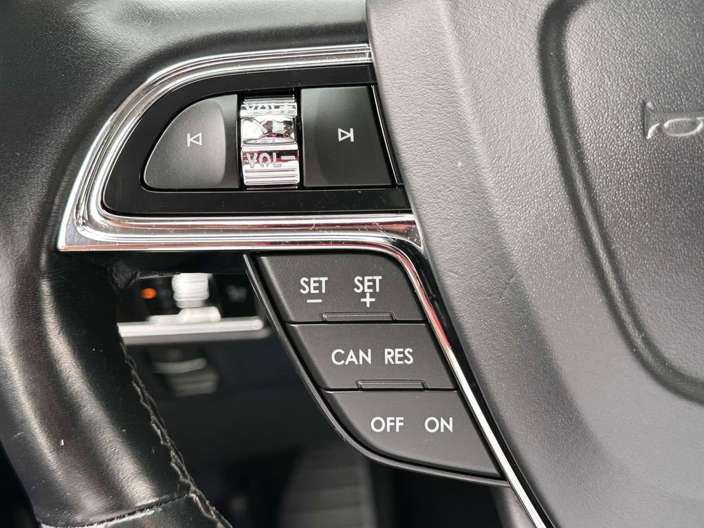 Used 2023 Lincoln Nautilus Reserve w/ Luxury Package image 22