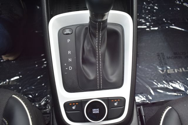 Used 2025 Hyundai Venue Limited FWD image 23