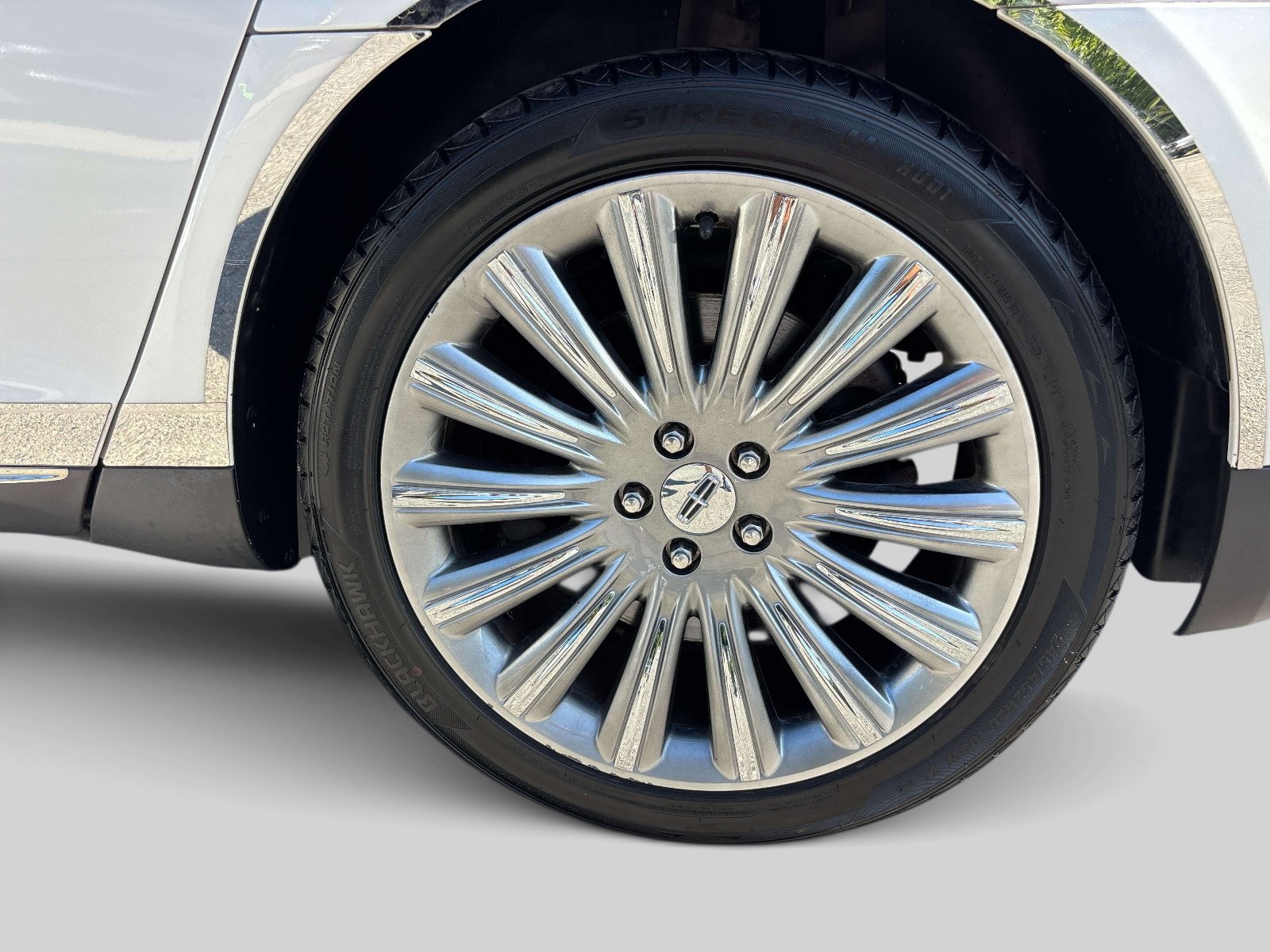Used 2013 Lincoln MKS AWD image 8