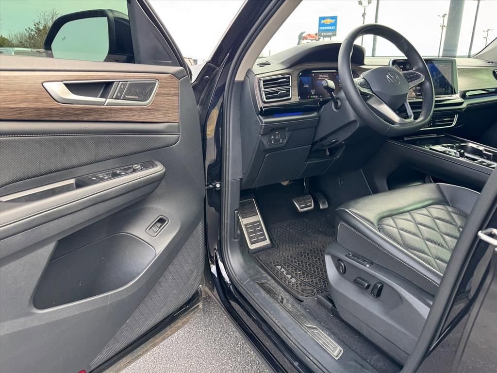 Used 2024 Volkswagen Atlas SEL Premium R-Line image 14