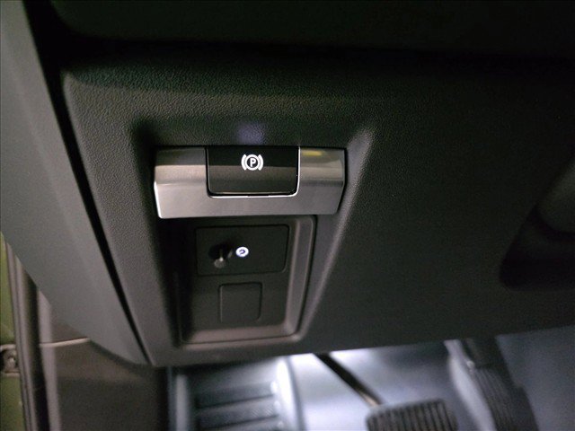 New 2026 Land Rover Defender 130 X-Dynamic SE AWD/4WD image 27
