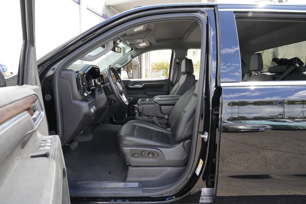 Used 2025 GMC Sierra 1500 SLT AWD/4WD image 17