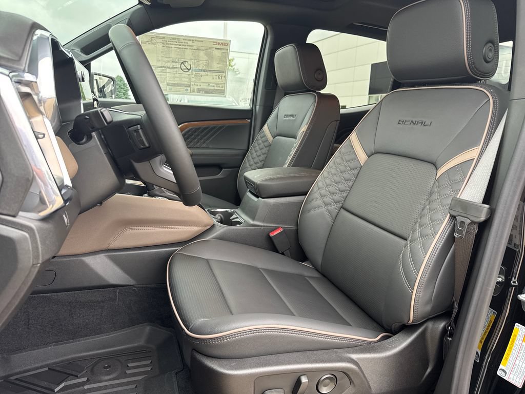 New 2026 GMC Canyon Denali w/ LPO, Denali Black Edition AWD/4WD image 18