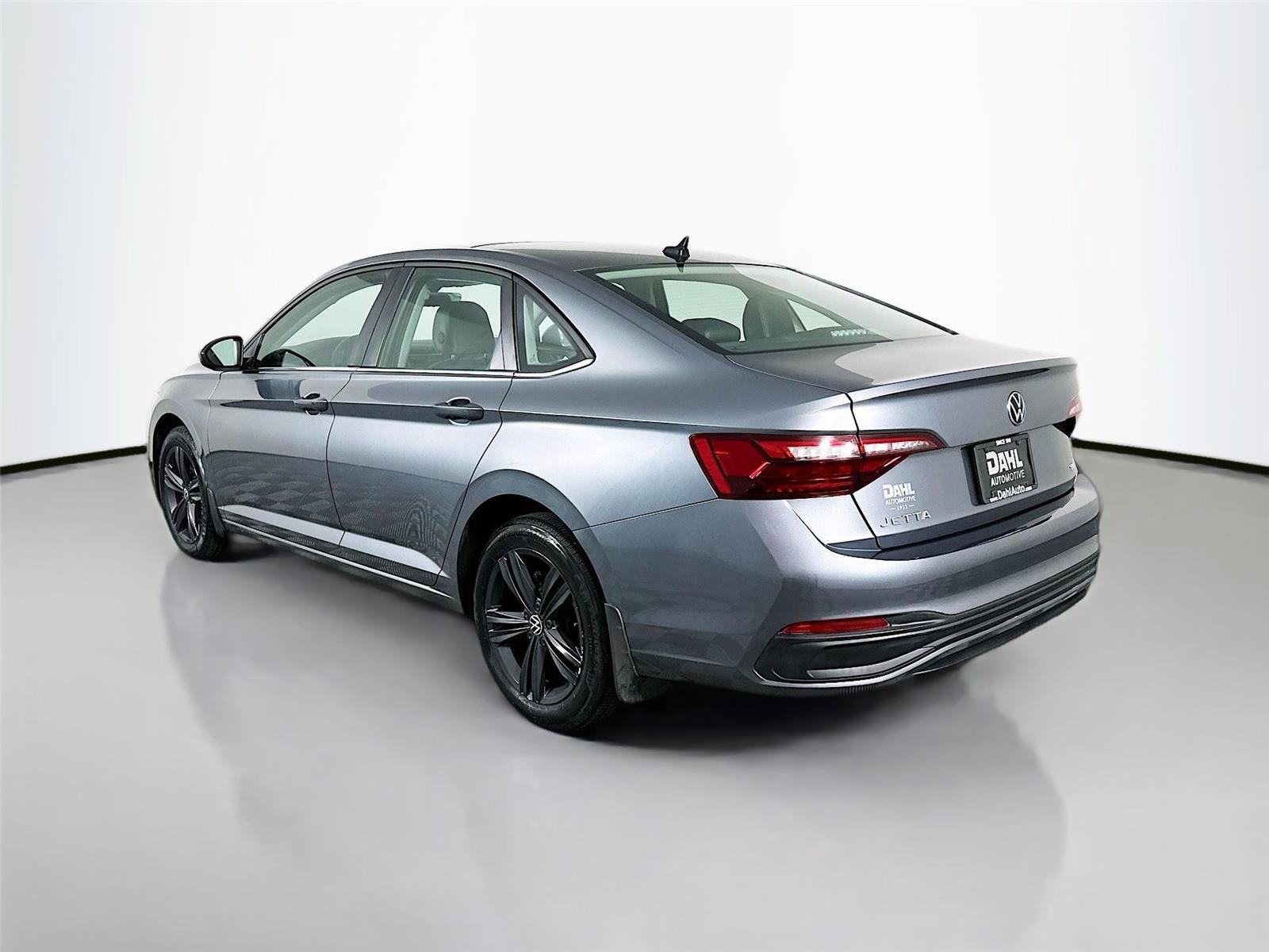 Used 2022 Volkswagen Jetta SE w/ Panoramic Sunroof Package FWD image 10