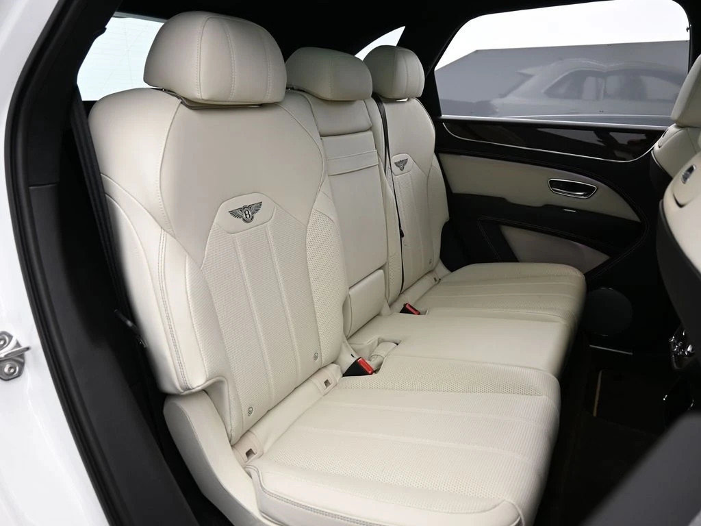 Certified 2023 Bentley Bentayga Plug-In Hybrid AWD/4WD image 27