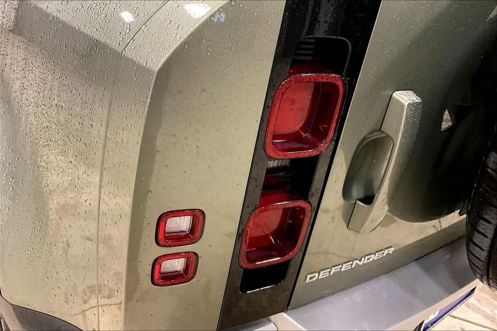 Used 2025 Land Rover Defender 110 S image 23