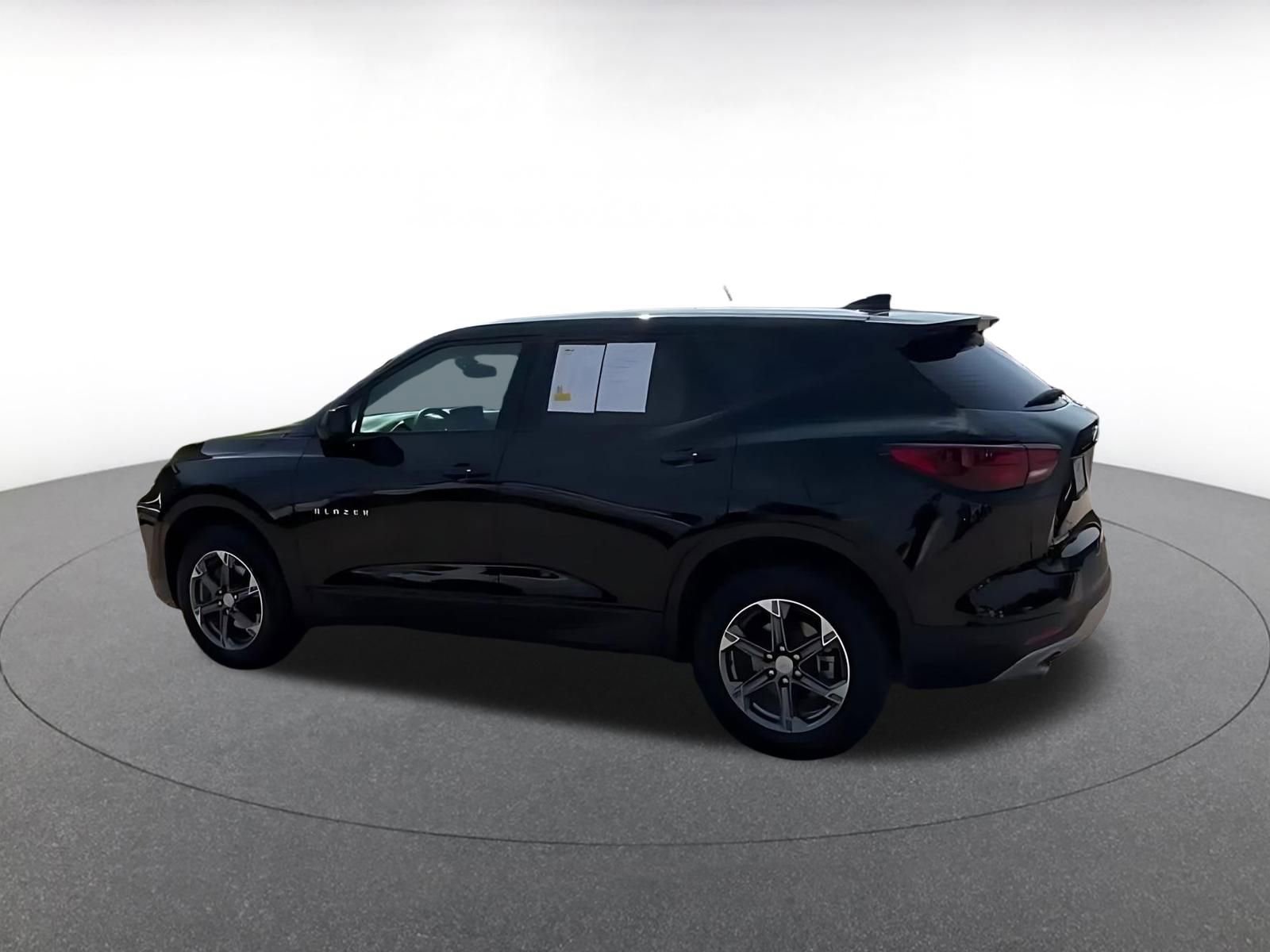 Used 2025 Chevrolet Blazer LT FWD image 11