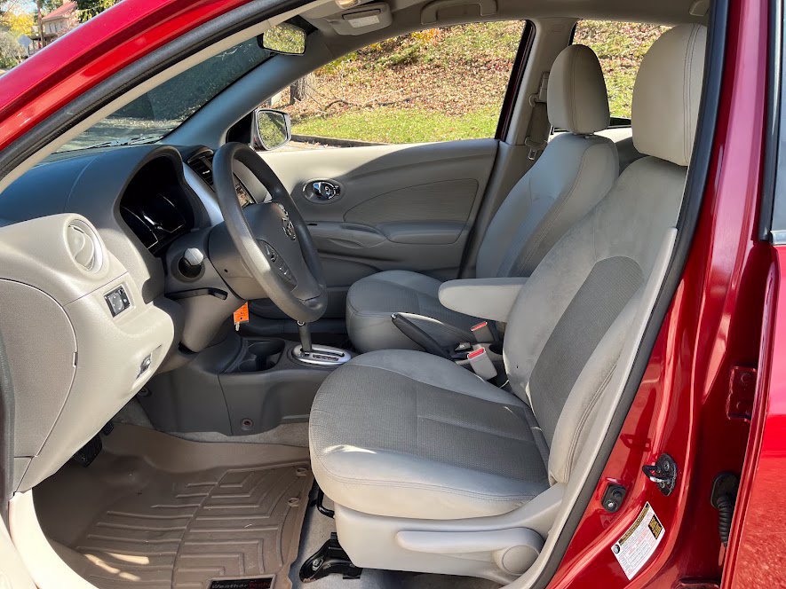 Used 2015 Nissan Versa SV FWD image 8