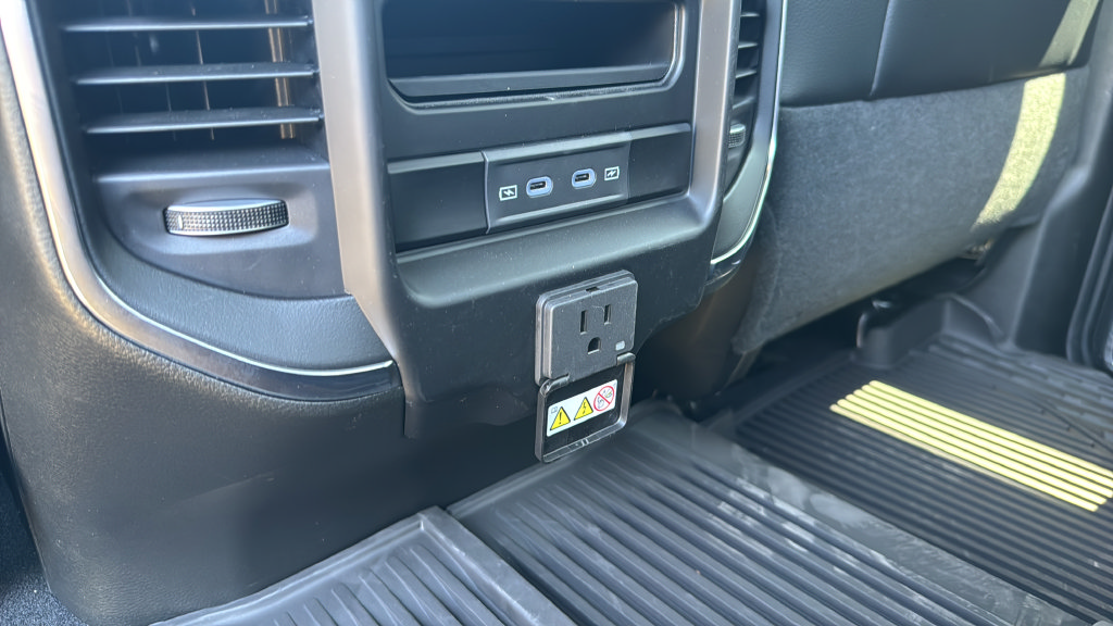 New 2027 RAM 3500 Laramie w/ Night Edition AWD/4WD image 32