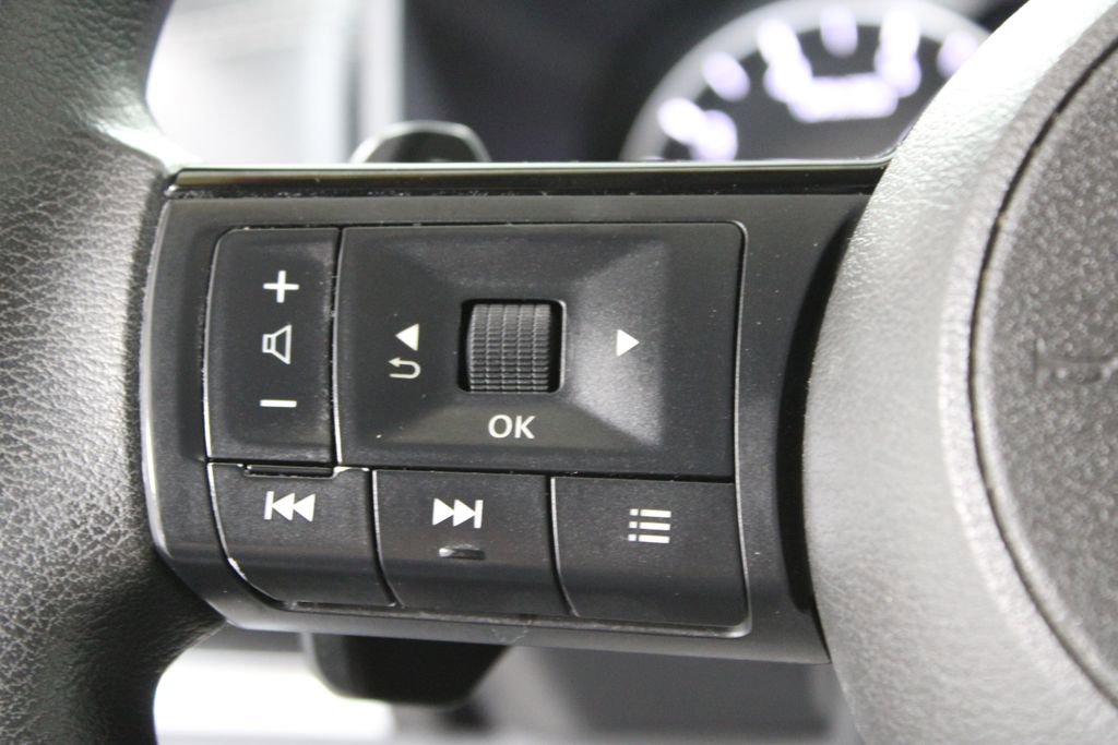 Used 2022 Nissan Rogue SV image 31