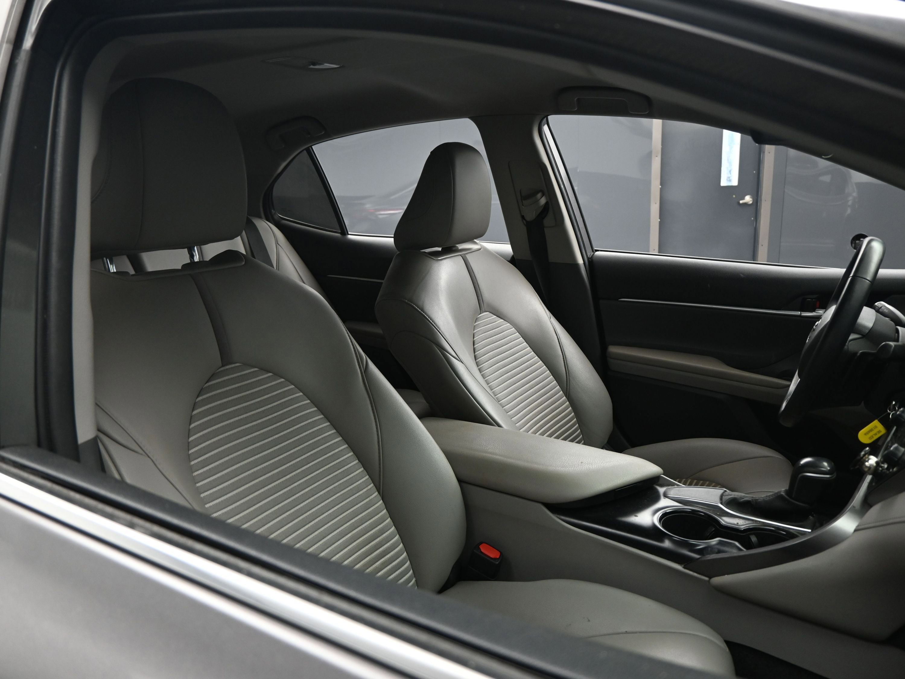 Used 2020 Toyota Camry SE image 20