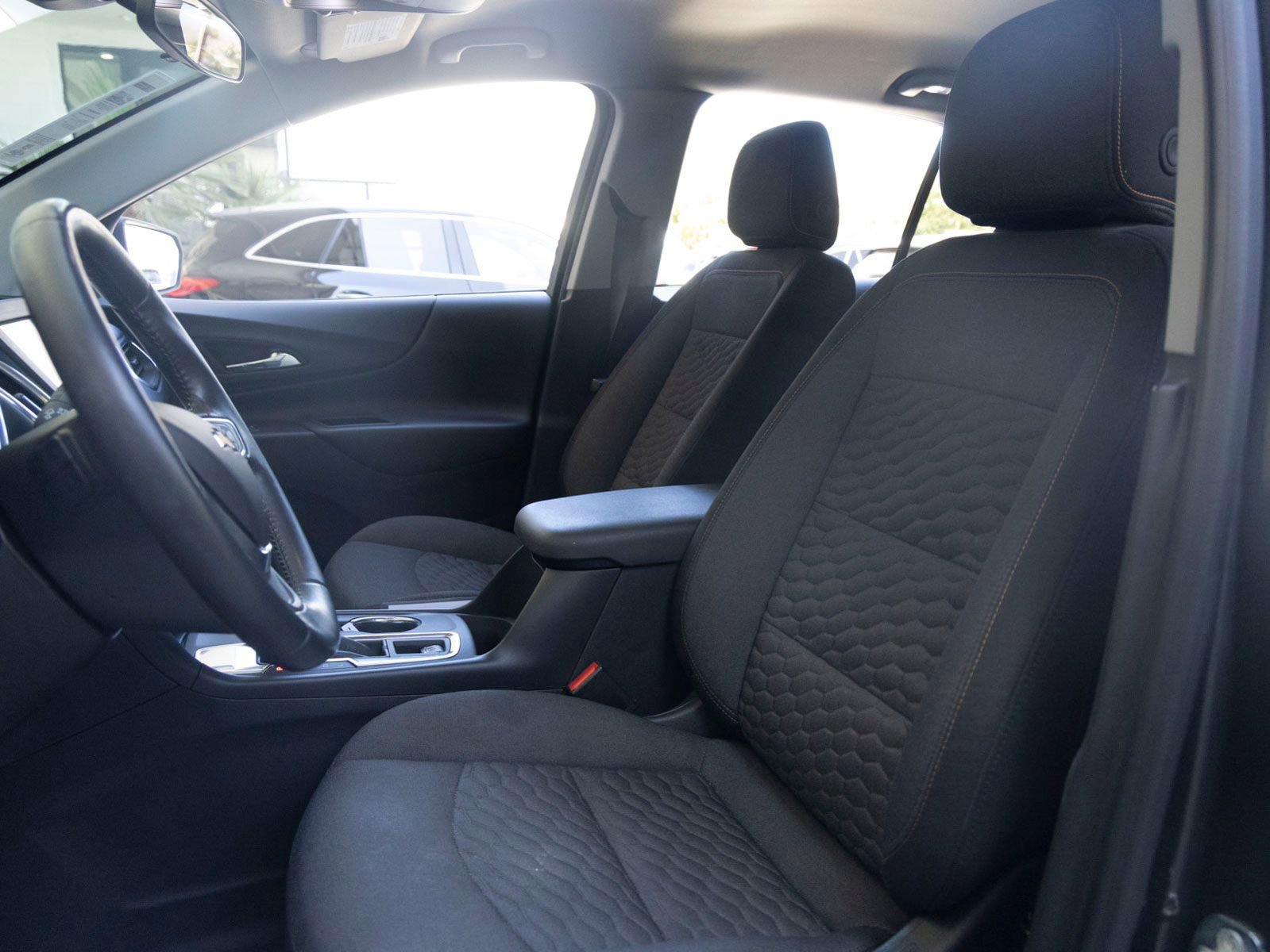 Used 2018 Chevrolet Equinox LT FWD image 12